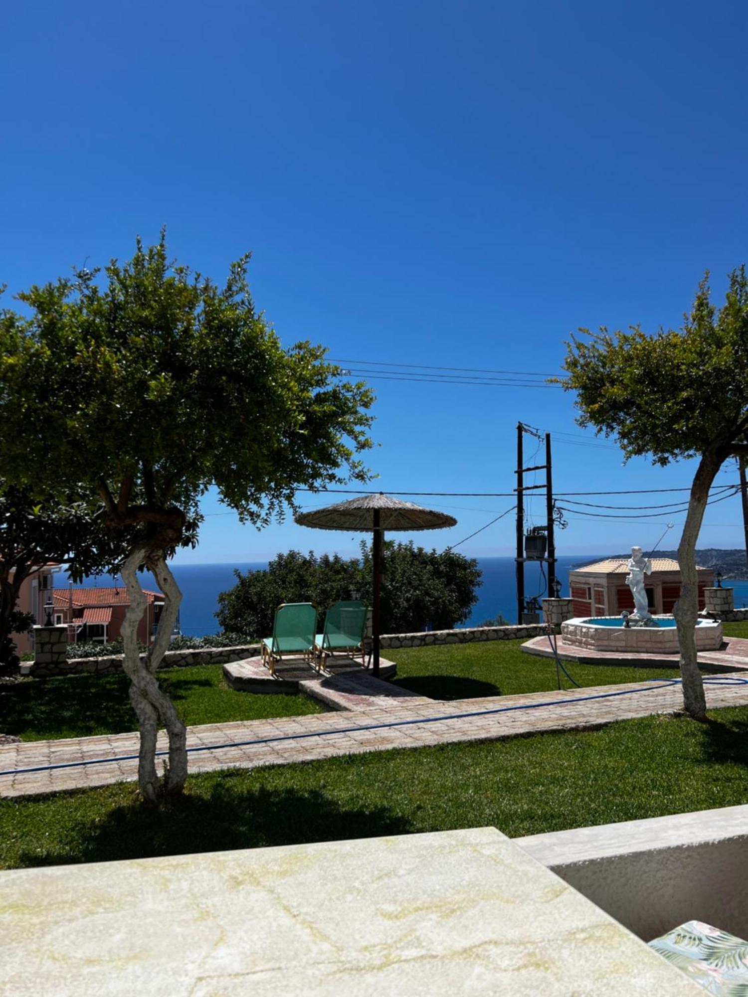 Ocean Front Studios 77 Lourdata  Rum bild